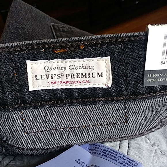 NWT. Levis 501 shorts. - Picture 10 of 17